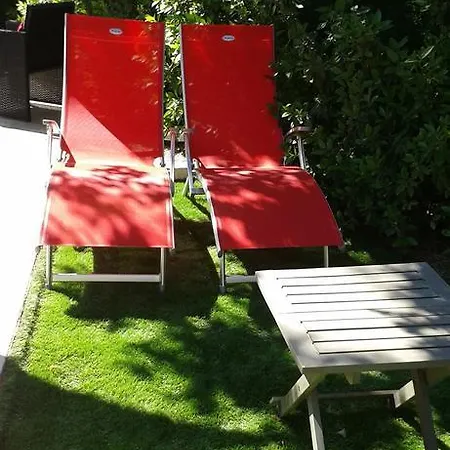 L'amanderaie à Côté De Lourmarin En Luberon *