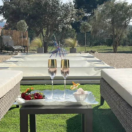 L'amanderaie à Côté De Lourmarin En Luberon